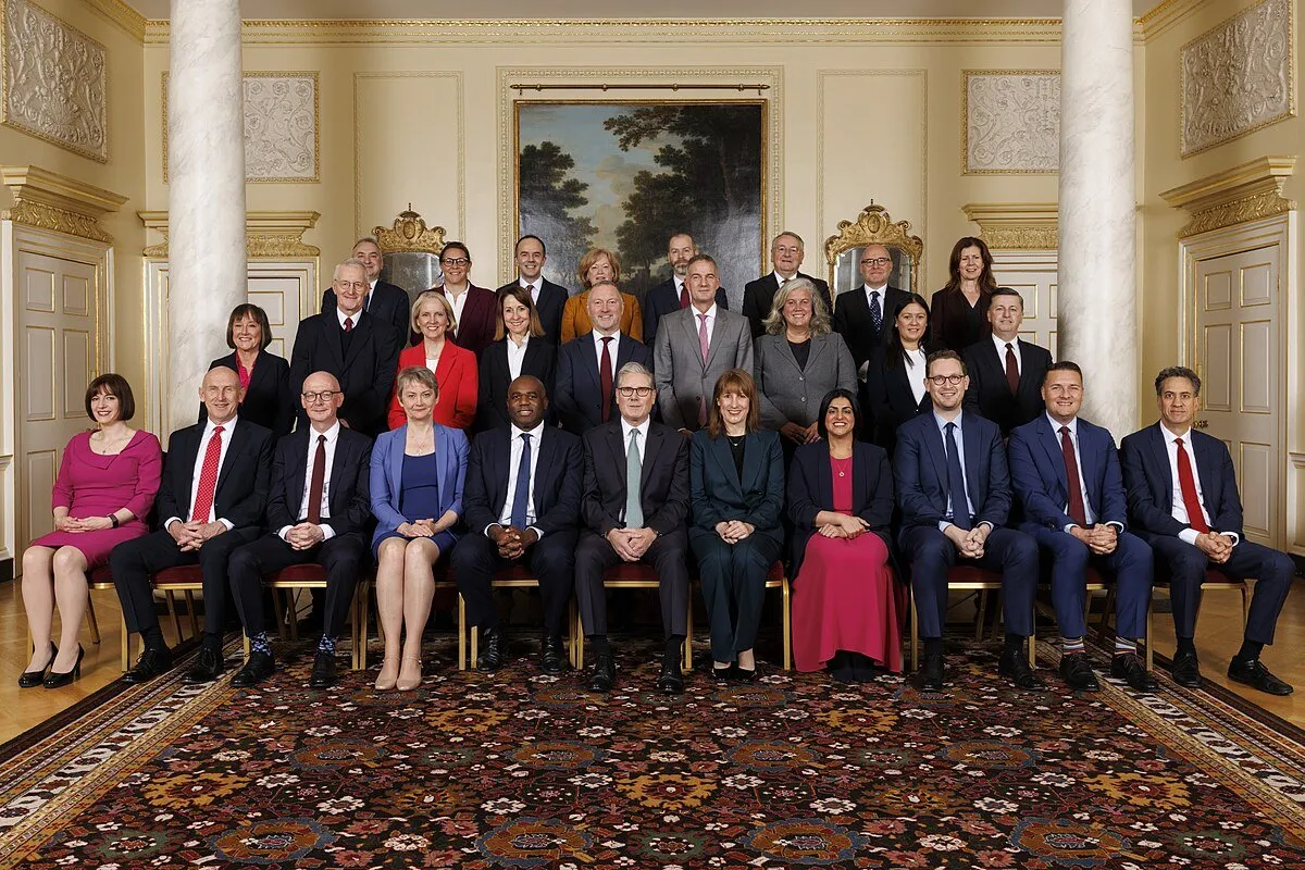 Prime Minister's team（首相团队）如何说服议员？