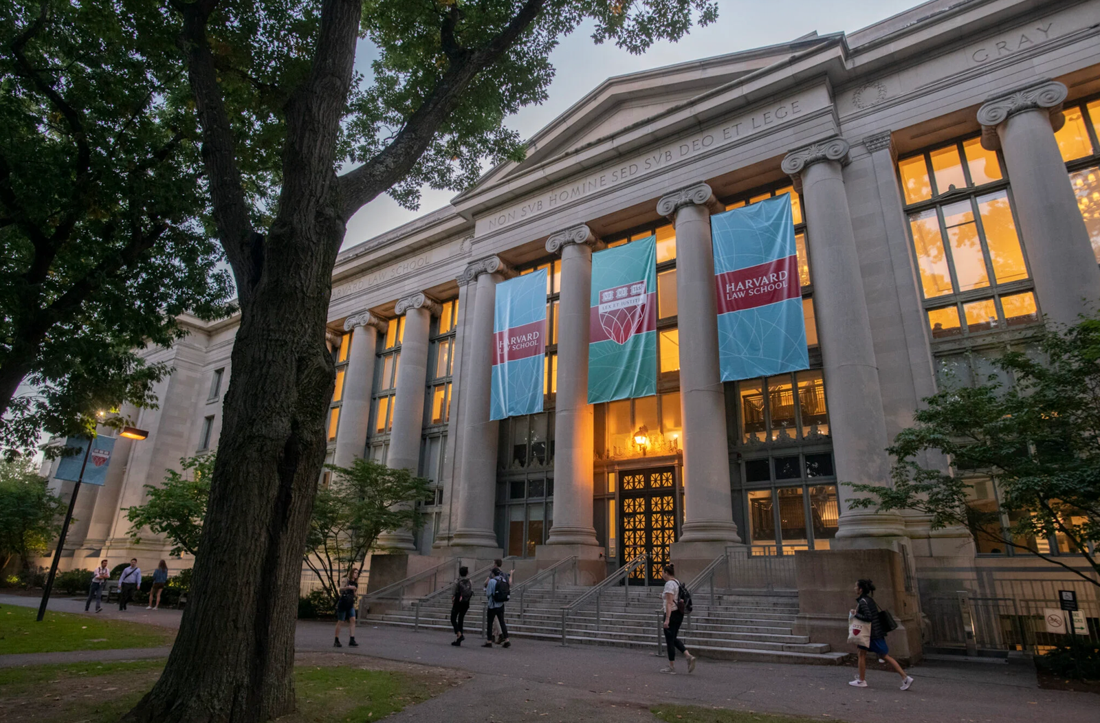 哈佛法学院（Harvard Law School）
